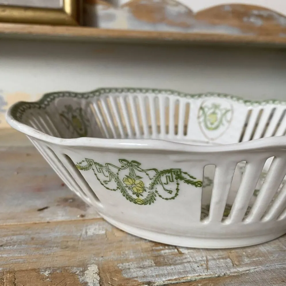 Coupe à fruits en porcelaine ajourée