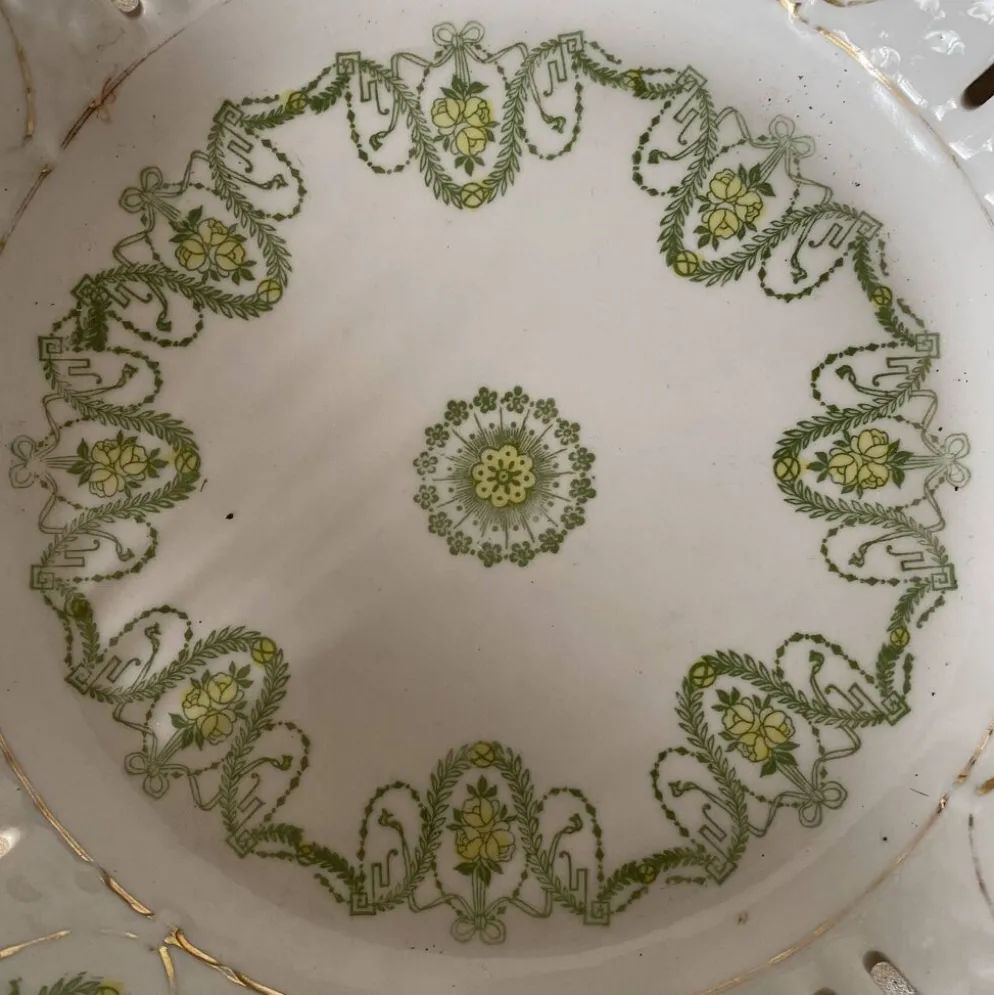 Coupe à fruits en porcelaine ajourée