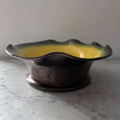 Coupe jaune et mordoré signée