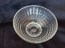 Coupelle ancien bol en verre moulé transparent