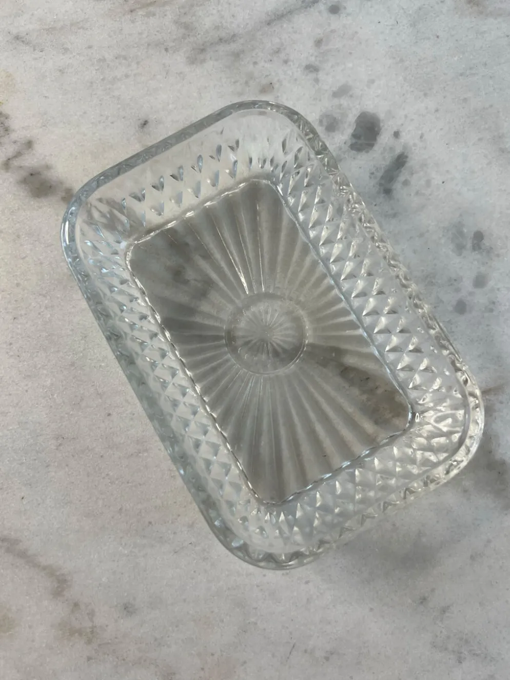 Coupelle carrée en verre taillé estampillée France 14x9,5cm