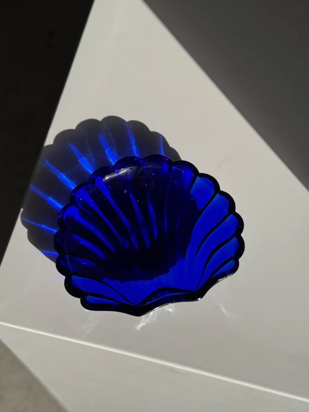 Coupelle coquille en verre bleu D10