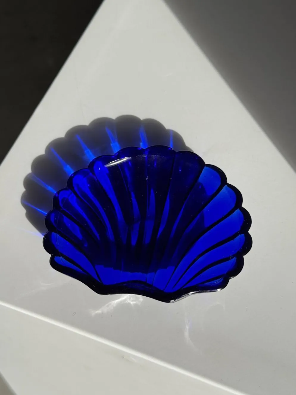 Coupelle coquille en verre bleu D10