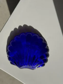 Coupelle coquille en verre bleu D10
