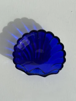 Coupelle coquille en verre bleu D10