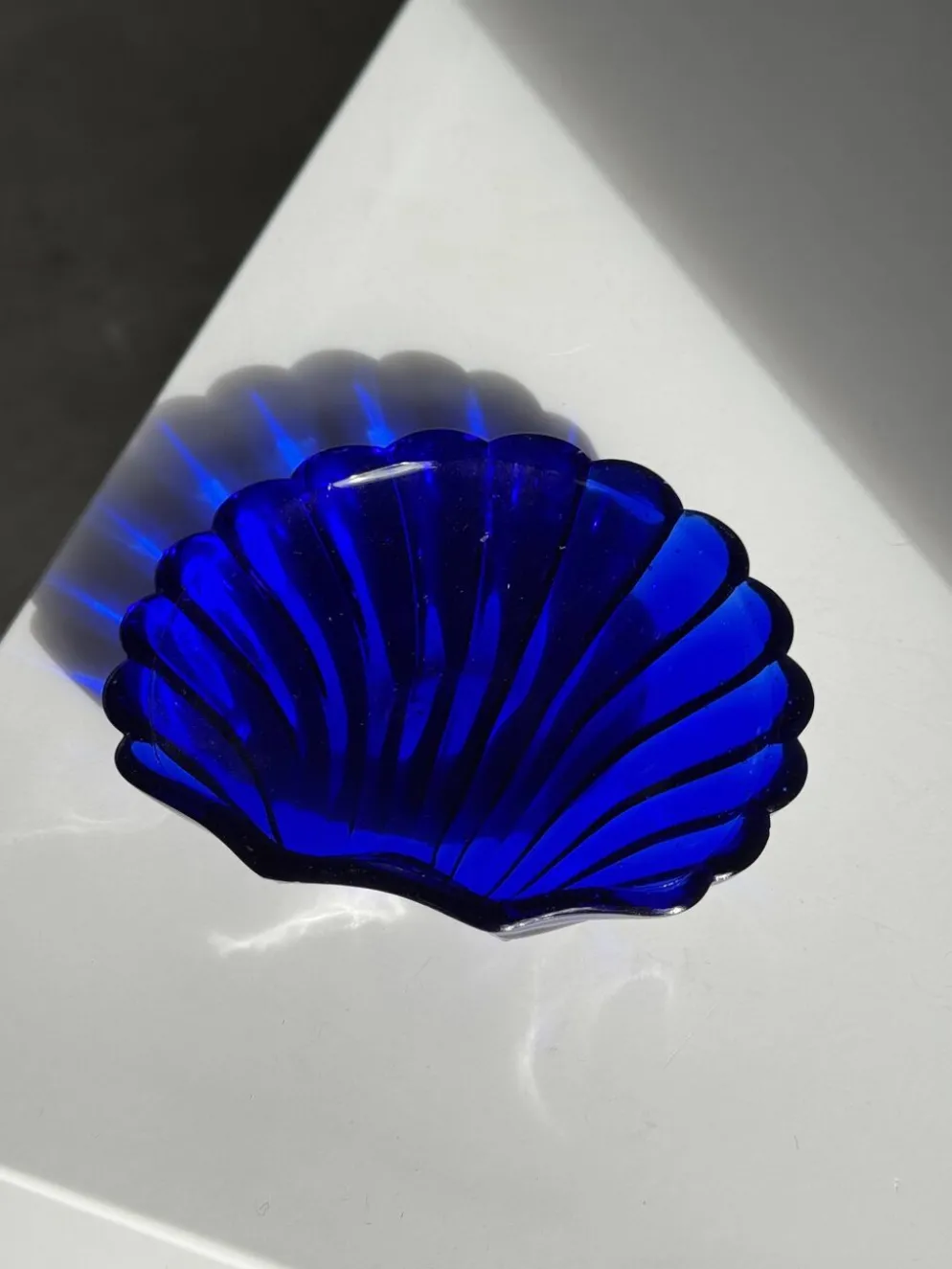 Coupelle coquille en verre bleu D10