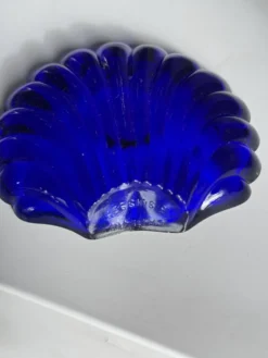 Coupelle coquille en verre bleu D10