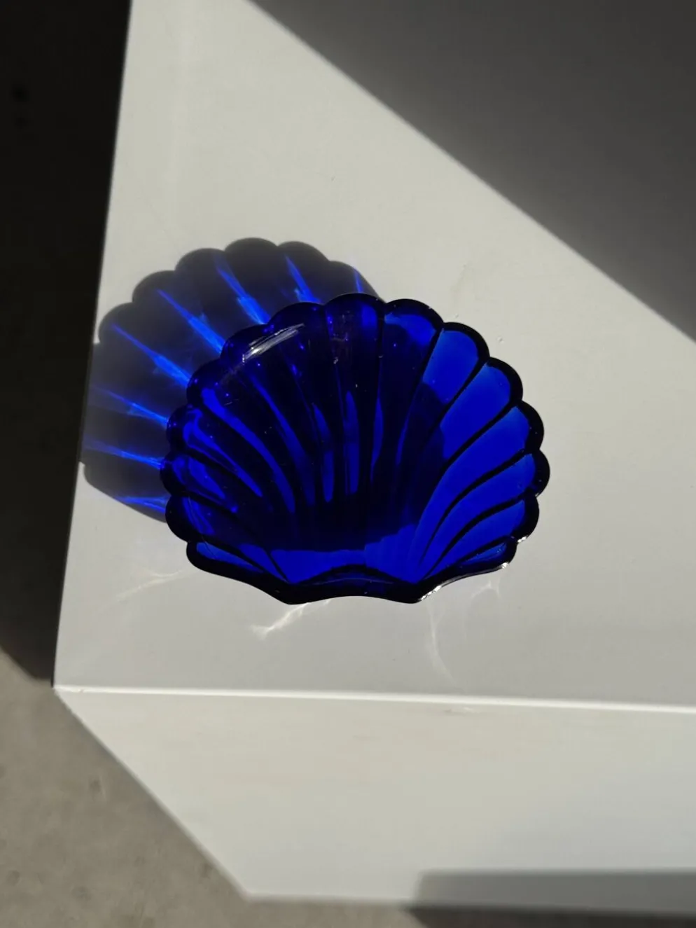 Coupelle coquille en verre bleu D10