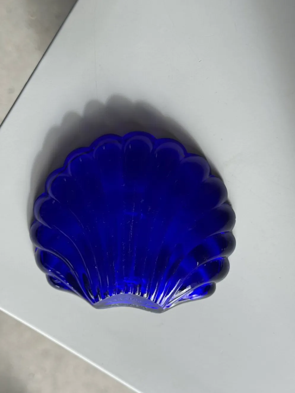 Coupelle coquille en verre bleu D10