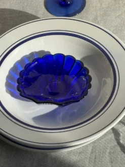 Coupelle coquille en verre bleu D10