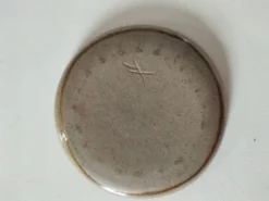 Coupelle en grès de Puisaye signée, décor en relief