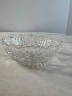 Coupelle en verre taillé bord festonné 11cm