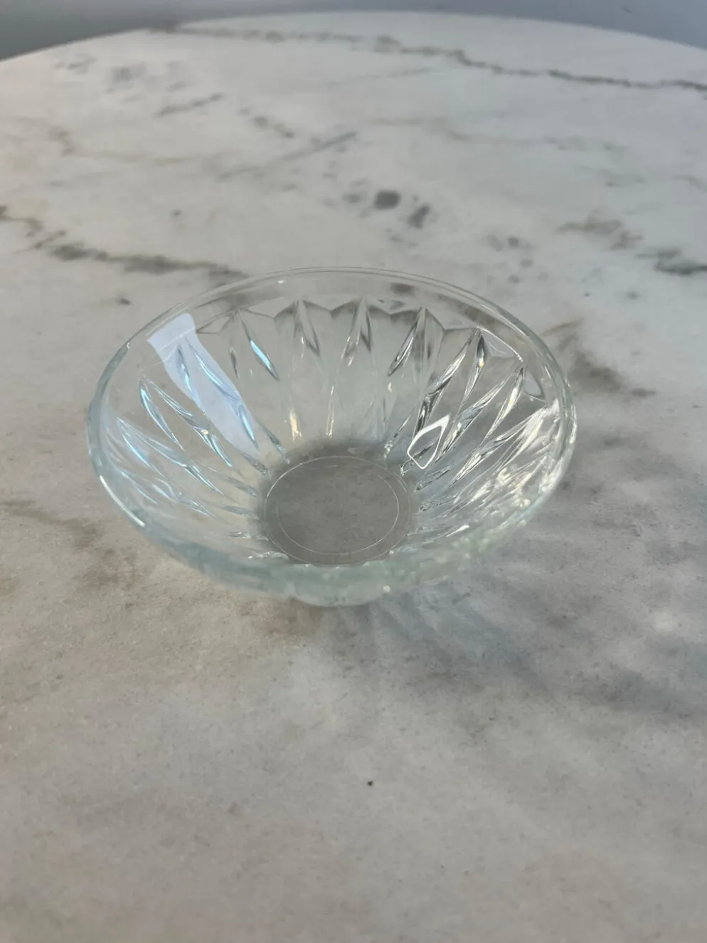 Coupelle en verre taillé estampillée France 11cm