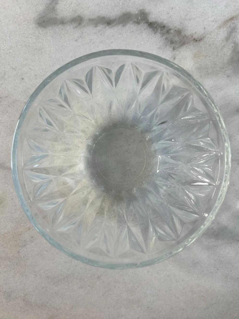 Coupelle en verre taillé estampillée France 11cm