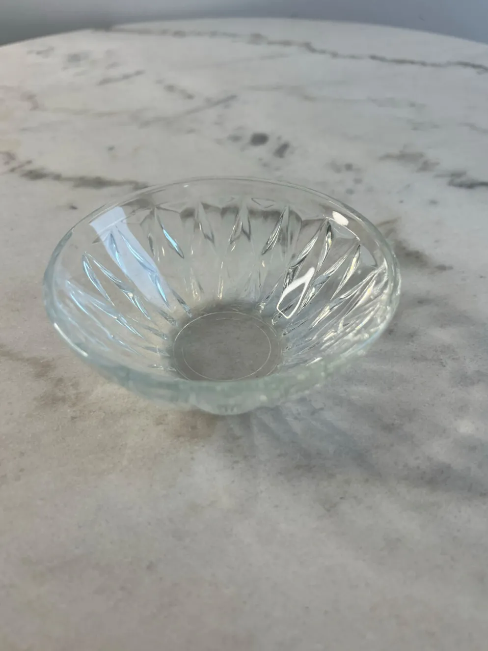Coupelle en verre taillé estampillée France 11cm