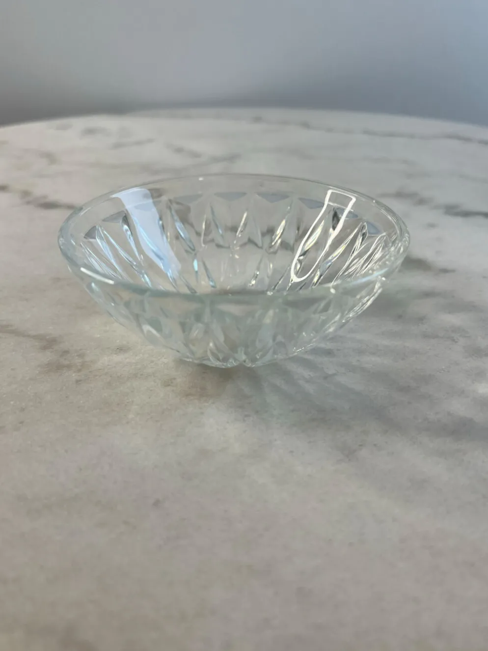 Coupelle en verre taillé estampillée France 11cm