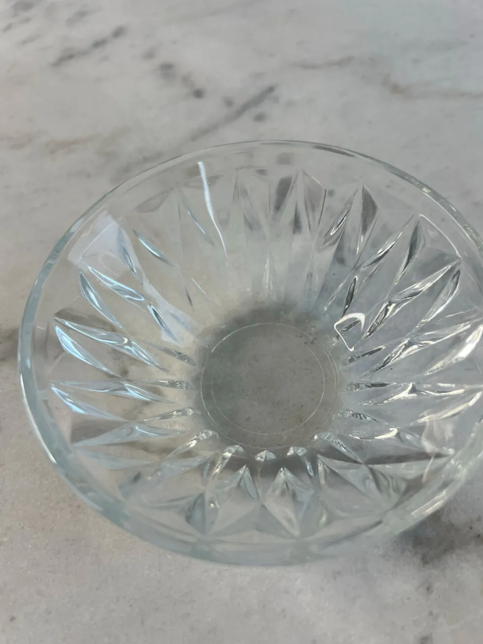 Coupelle en verre taillé estampillée France 11cm