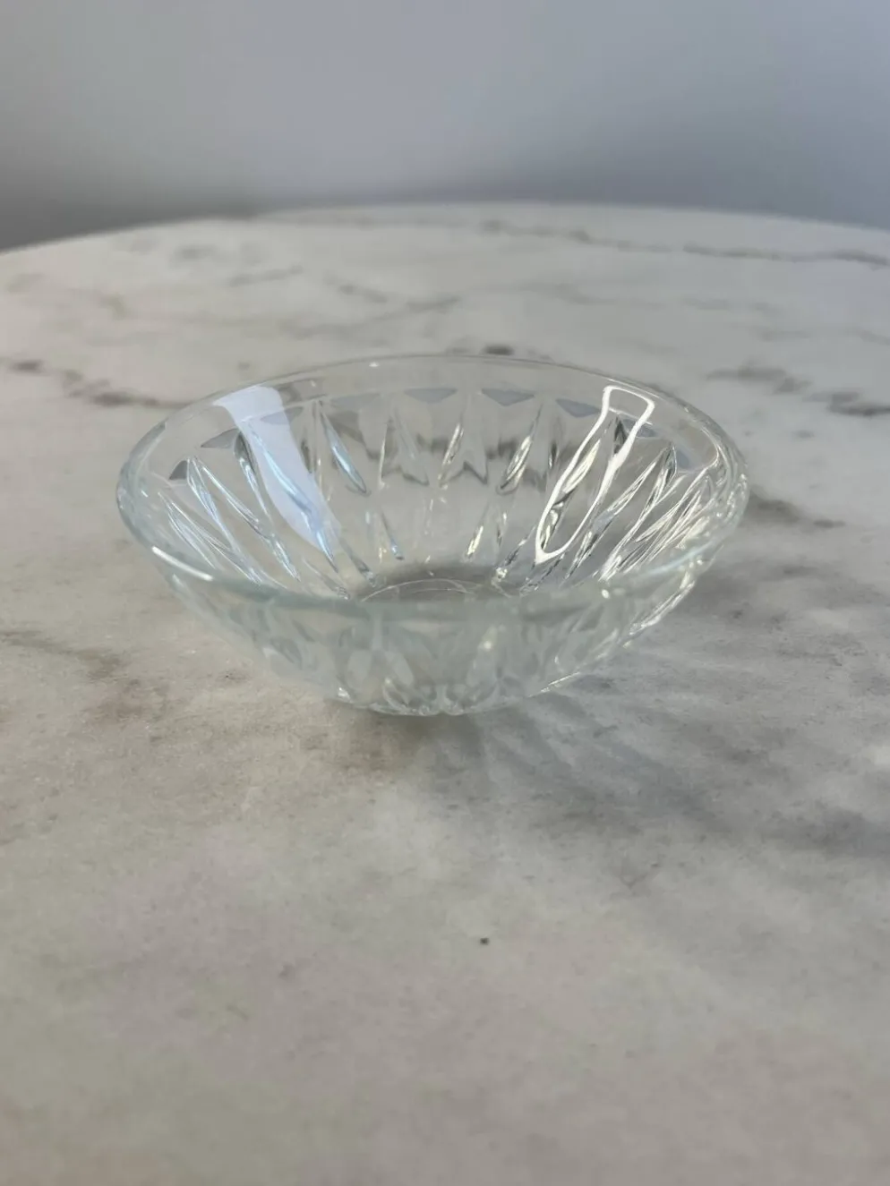 Coupelle en verre taillé estampillée France 11cm