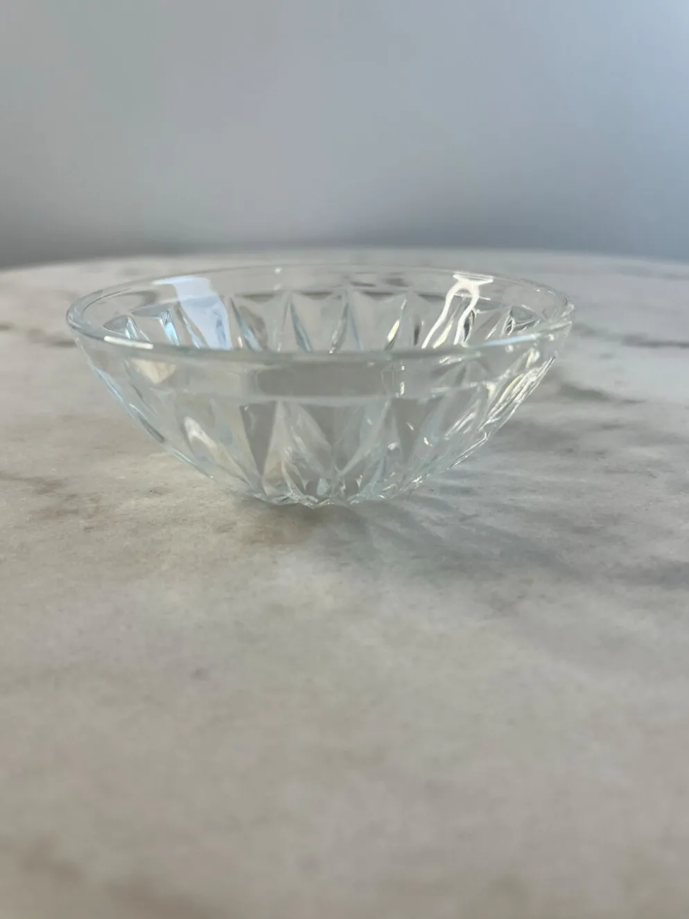 Coupelle en verre taillé estampillée France 11cm
