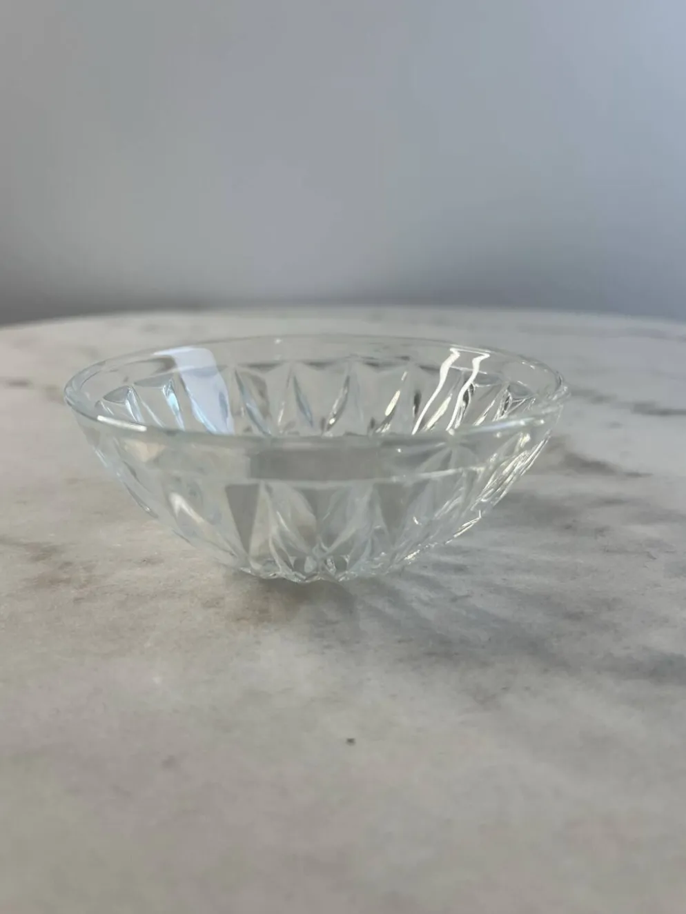 Coupelle en verre taillé estampillée France 11cm
