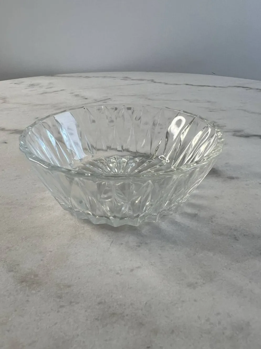 Coupelle en verre taillé estampillée France 11cm