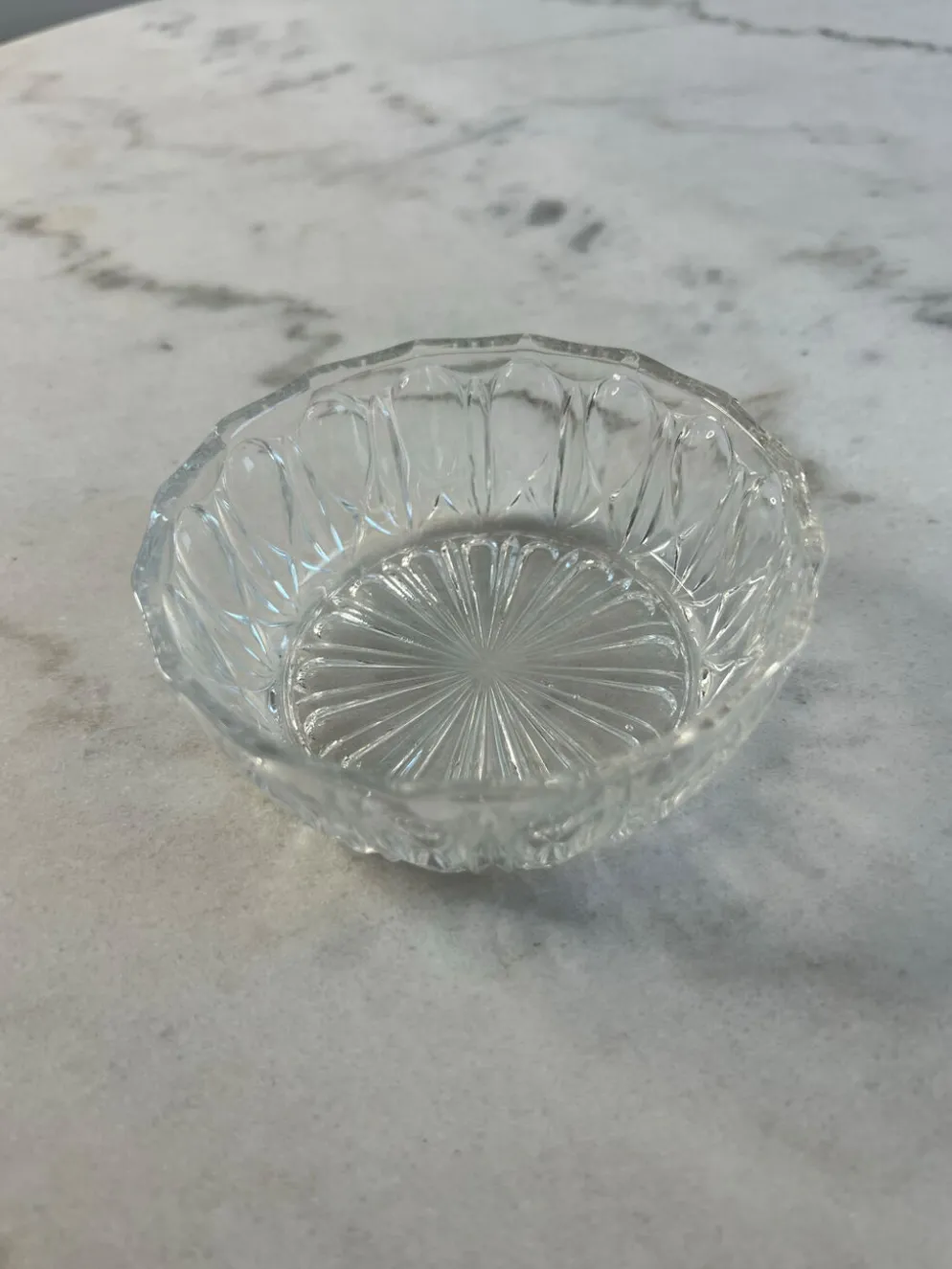 Coupelle en verre taillé motif ovales 11cm