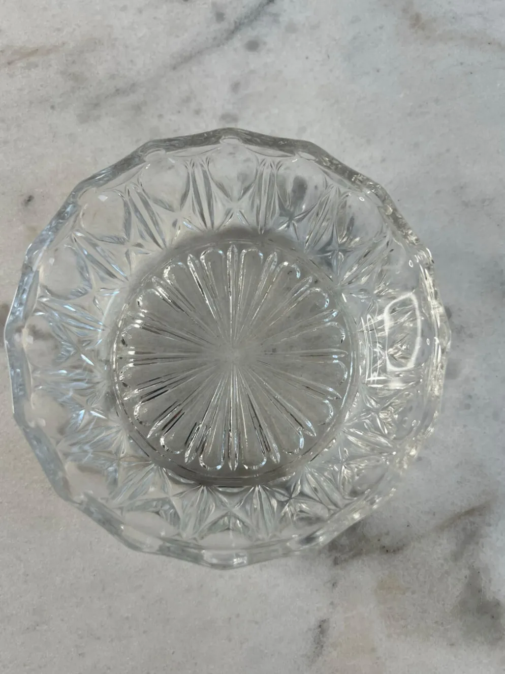 Coupelle en verre taillé motif ovales 11cm