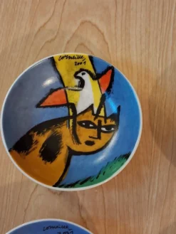 Coupelle ou petit bol de l artiste Guillaume Cornelis ou corneille de 2001