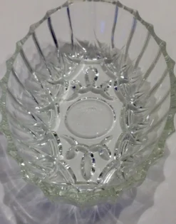 Coupelles anciennes en verre à facettes, ramequins vintage en verre ciselé