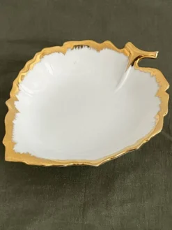 2 coupelles en forme de feuille de vigne, porcelaine de Limoge