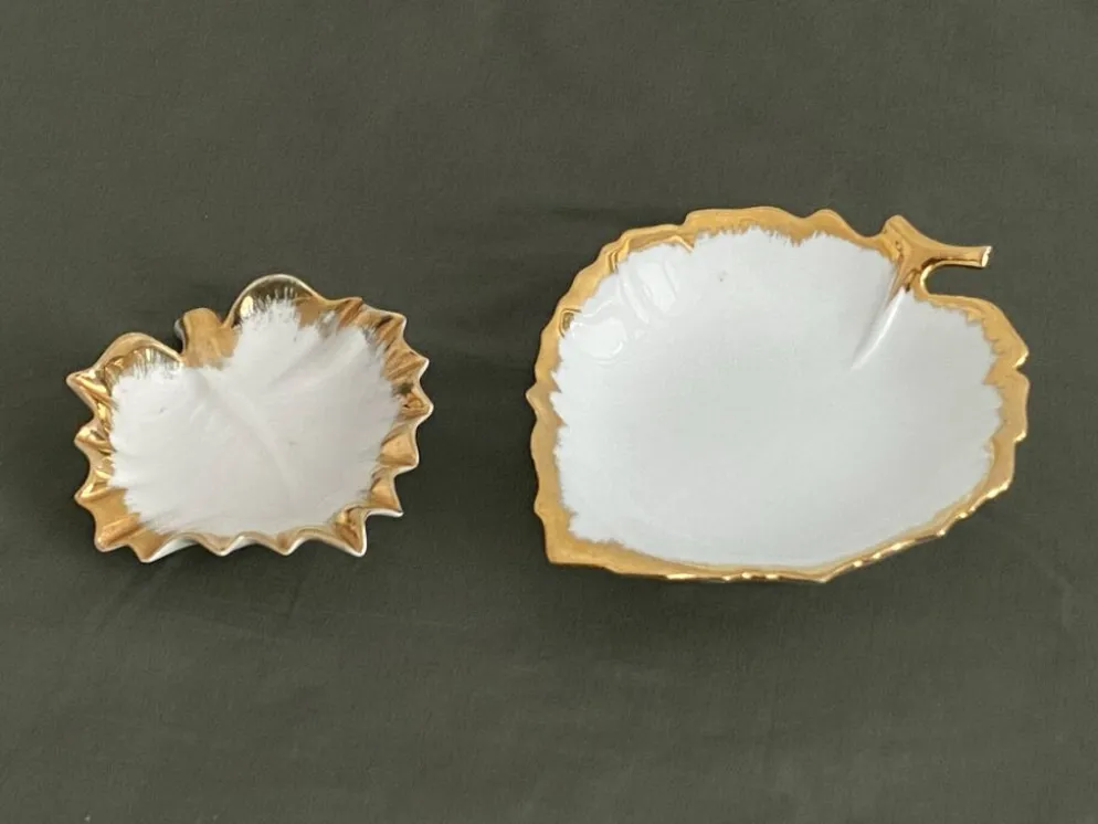 2 coupelles en forme de feuille de vigne, porcelaine de Limoge