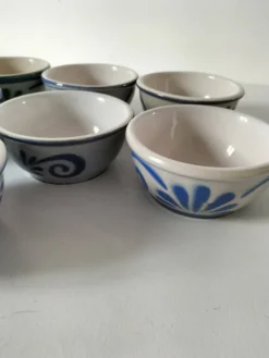7 coupelles en grès décor bleu et vert esprit océan