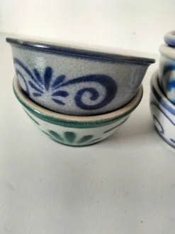 7 coupelles en grès décor bleu et vert esprit océan