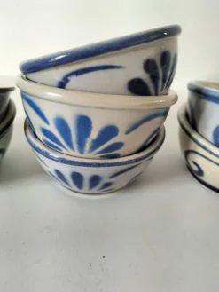 7 coupelles en grès décor bleu et vert esprit océan