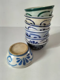 7 coupelles en grès décor bleu et vert esprit océan
