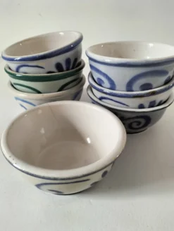 7 coupelles en grès décor bleu et vert esprit océan
