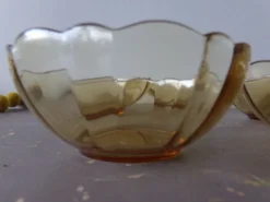 5 coupelles ou ramequins en verre ambré