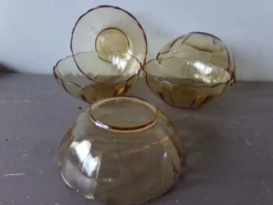 5 coupelles ou ramequins en verre ambré