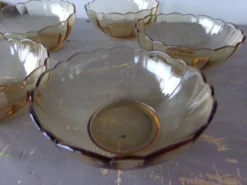 5 coupelles ou ramequins en verre ambré