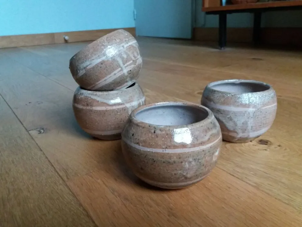 Coupelles tasses en grès signées Anne Rémy Clamagirand