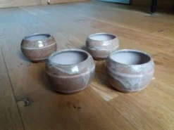 Coupelles tasses en grès signées Anne Rémy Clamagirand