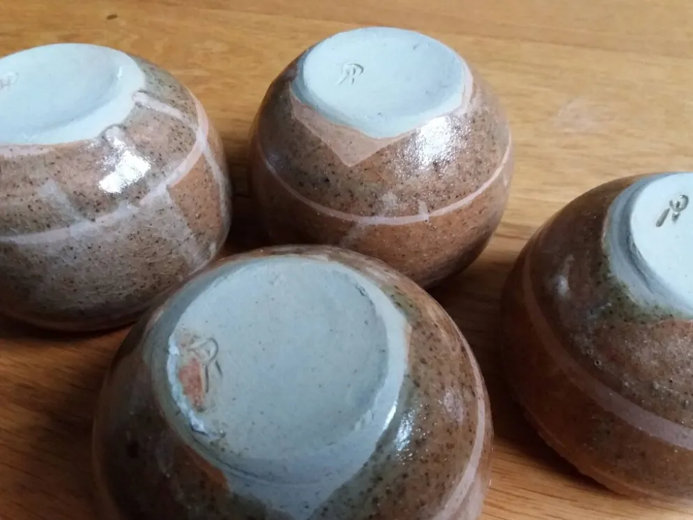 Coupelles tasses en grès signées Anne Rémy Clamagirand