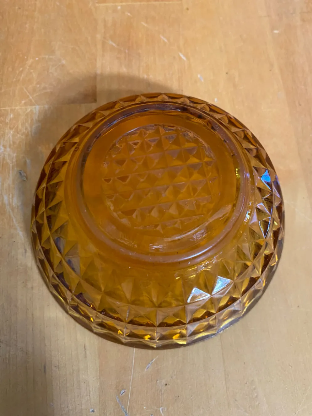 9 coupelles vintage en verre moulé ambré de forme géométrique, France