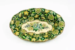 Coupe Longwy en émaux cloisonnés fond vert, décor floral polychrome et or