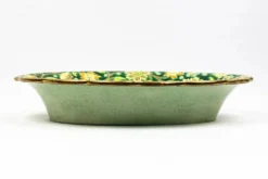 Coupe Longwy en émaux cloisonnés fond vert, décor floral polychrome et or