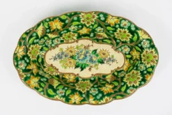 Coupe Longwy en émaux cloisonnés fond vert, décor floral polychrome et or