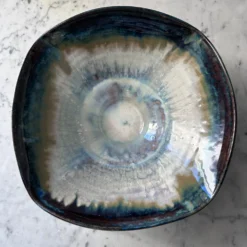 Coupe pièce unique signée