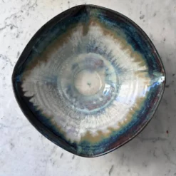 Coupe pièce unique signée