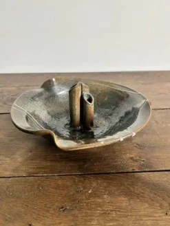 Coupe pique-fleurs en grès signée – Céramique vintage
