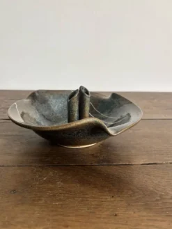 Coupe pique-fleurs en grès signée – Céramique vintage